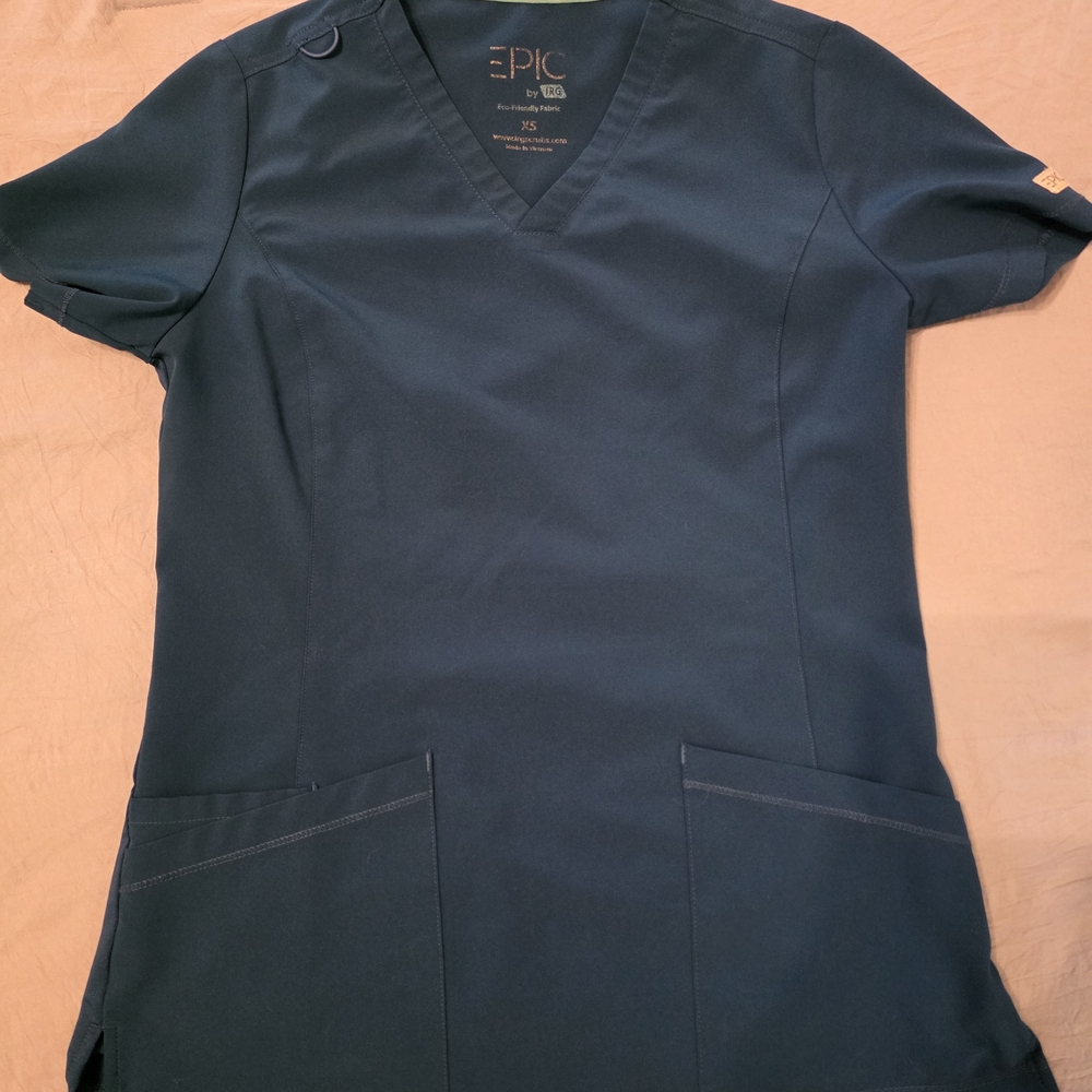 Epic V-Neck Scrub Set In Caribbean Blue